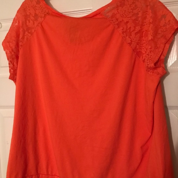 Lane Bryant woman’s plus 26-28 top - Picture 2 of 3